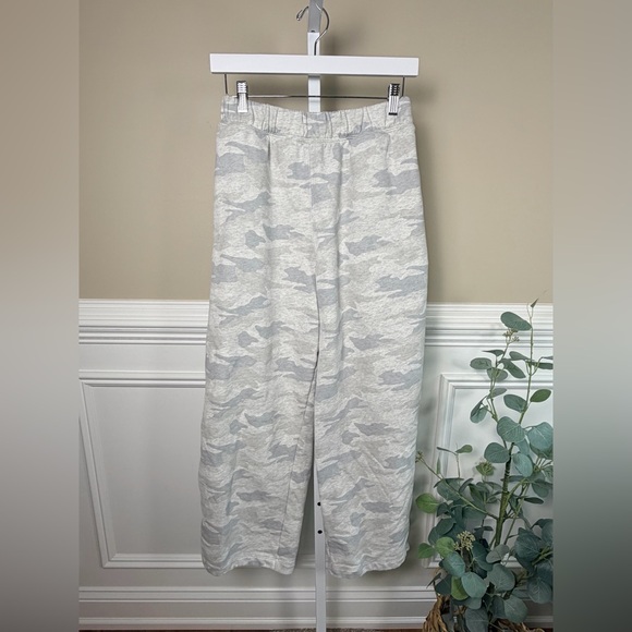 American Eagle Every Day Luxe Barrel Sweatpants in Gray Camo Size Large - Picture 3 of 12